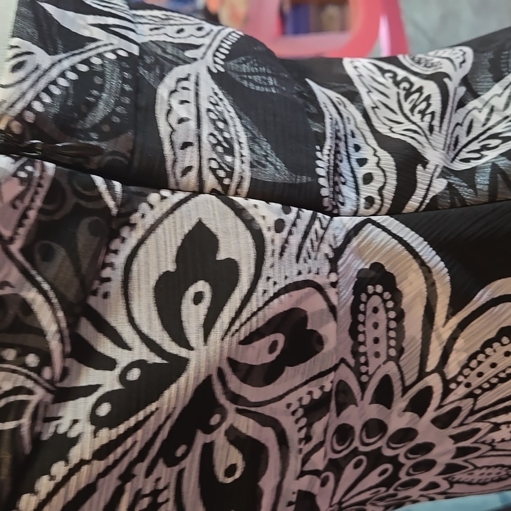 White House Black Market Elegant Black and White Floral Print Dress. - Picture 8 of 15